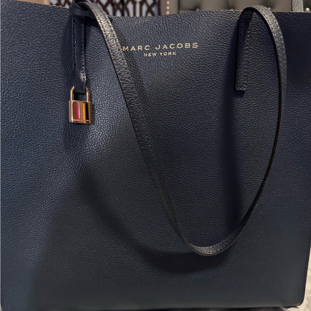 Marc Jacobs lightweight navy blue tote bag with inside zipper pocket.